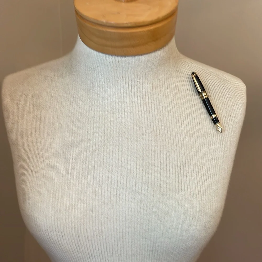 Vintage Style Fountain Pen Pin